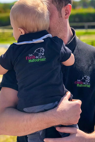 Polo enfants et parents brodés côté coeur et dos